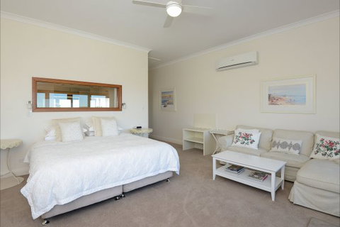 A Seascape Retreat - Holiday Find 2